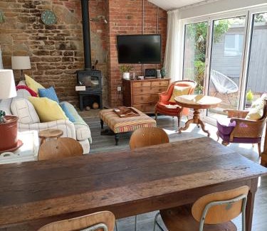 Uppingham House | Pet-Friendly Cybil's Retreat - Renovated 2-Bedroom Haven