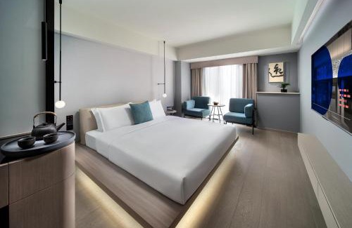 Luohu Hotel | Exceptional Stay at CYBO Station Luohu Shenzhen - 4 Star Rating