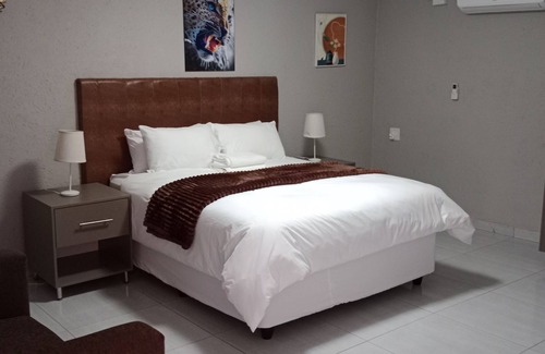Greater Giyani Cabin | Comfortable Stay at CyC Guest Lodge with Pool & Breakfast