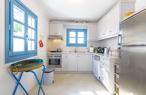 Loutra House | Beautiful Cycladic House with Kitchen Near Loutra, Kythnos