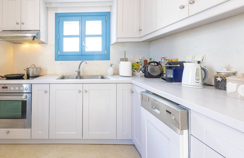 Loutra House | Beautiful Cycladic House with Kitchen Near Loutra, Kythnos