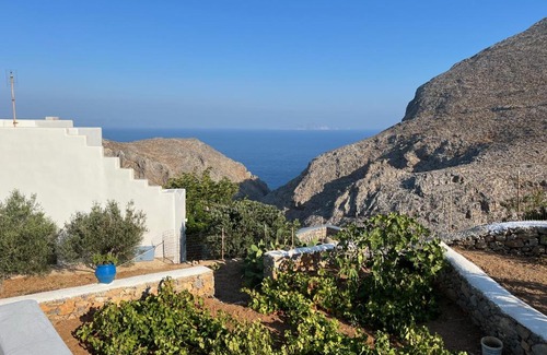 Tholaria House | Idyllic Cycladic Houses in Scenic Rural Setting