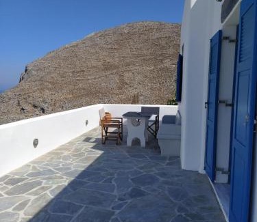 Tholaria House | Idyllic Cycladic Houses in Scenic Rural Setting