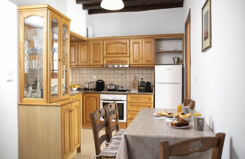 Naxos Town Apartment | Oceanfront Cycladic Mansion with Castle Views & 10/10 Rating
