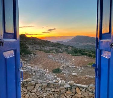 Arkesini Villa | Oceanfront Cycladic Villa in Amorgos Island - Rated 9.2/10