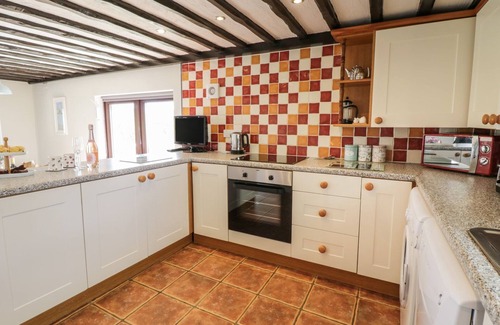 Bala House | CYFFDY COTTAGE - ARAN, pet friendly, with open fire in Parc