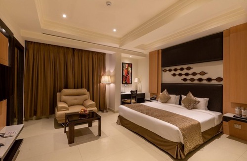 Alwar Hotel | Budget-Friendly Cygnett Lite: Pool, Dining & Family Amenities