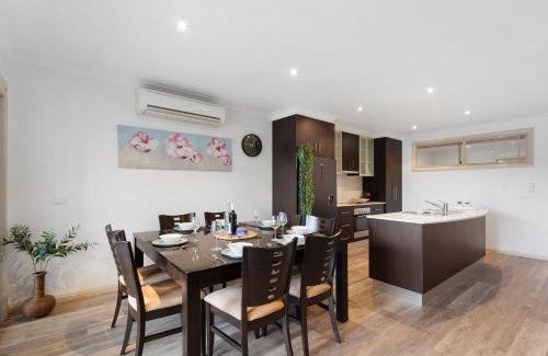 Mulwala Apartment | Relax at Cypress 31 A with Pool & Child-Friendly Amenities