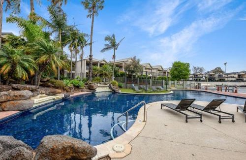 Mulwala Apartment | Family-Friendly Cypress 39 A with Pool & High Ratings