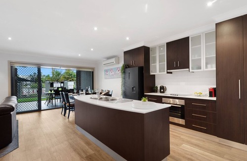 Mulwala Apartment | Inviting Cypress Apartment 31 with Pool and Breakfast