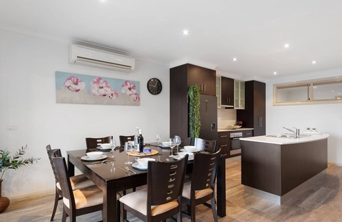 Mulwala Apartment | Inviting Cypress Apartment 31 with Pool and Breakfast
