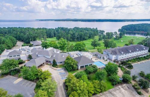 Negreet Hotel | Relax at Cypress Bend Resort with Oceanfront Amenities