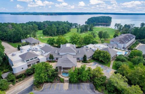 Negreet Hotel | Relax at Cypress Bend Resort with Oceanfront Amenities