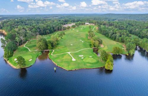 Negreet Hotel | Relax at Cypress Bend Resort with Oceanfront Amenities