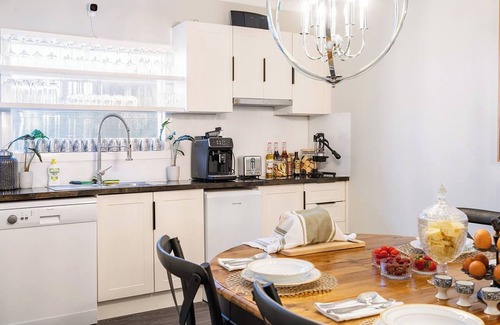 Urangan Bed & Breakfast | Top-Rated Cypress BnB with Breakfast and Family Amenities