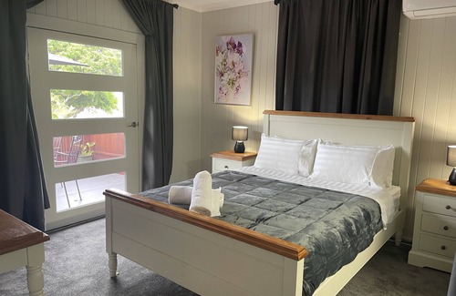 Urangan Bed & Breakfast | Top-Rated Cypress BnB with Breakfast and Family Amenities