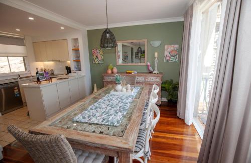 Pokolbin Villa | Elegant Cypress Lakes Villa Domenica with Oceanfront Views