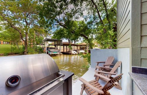 Kingsland House | Cypress Paradise