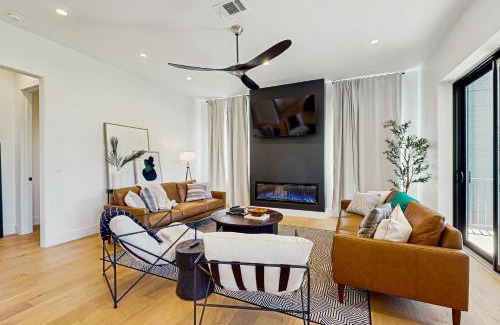 Kingsland House | Cypress Paradise