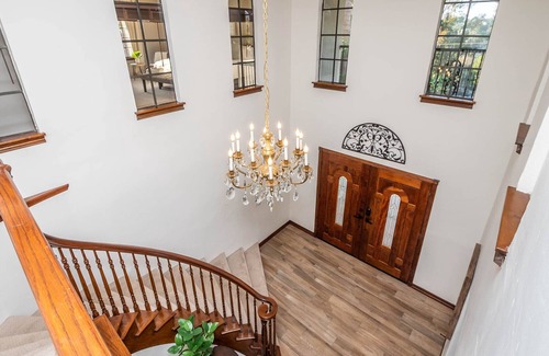 Vista House | Cypress Retreat with Hot Tub