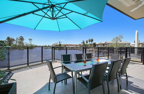 Mulwala House | Experience Cypress Townhouse 11: Lake View & Family-Friendly