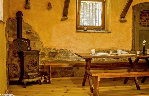 Nysa House | Discover Comfort at Czarkowice Młyn with Pool & Kitchen