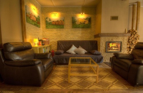 Nysa House | Discover Comfort at Czarkowice Młyn with Pool & Kitchen