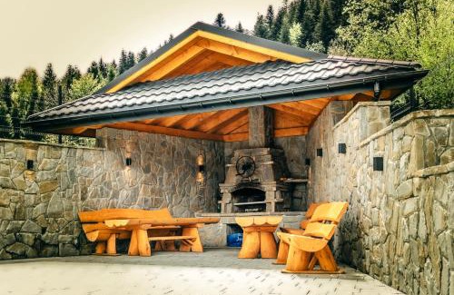 Zawoja Ski Chalet | Discover Cztery Pliszki: Oceanfront Retreat with Spa & Pool