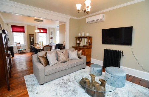 Ashfield House | Discover Däs Barenhaus: 4 Master Bedrooms on Broadway