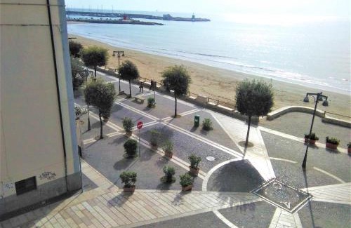 Crotone Bed & Breakfast | Oceanfront Déjà Vu: Guest Rated 9.3 with Breakfast & Views