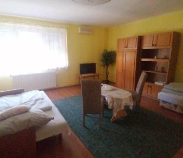 Mezohegyes House | Family-Friendly Dékány Vendégház: Affordable Comfort Awaits