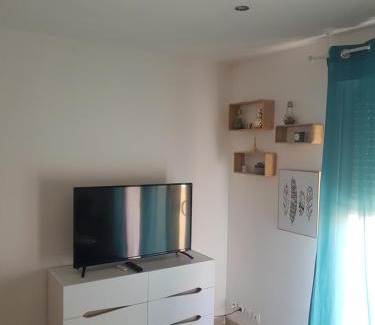 Saint-Gilles Apartment | Inviting Dépendance with AC, Pet & Child Friendly Amenities
