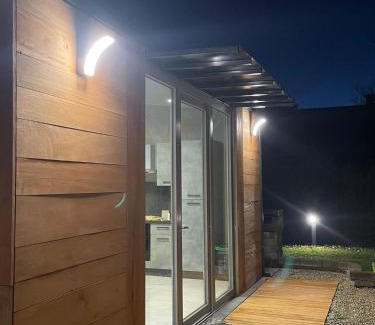 Rivarolo Canavese Bed & Breakfast | Explore Dépendance in Villa: Oceanfront Bliss Awaits