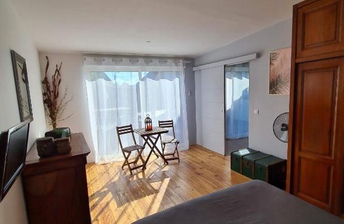 Landeda Cabin | Cozy Oceanfront Retreat with Spa and Pool Access
