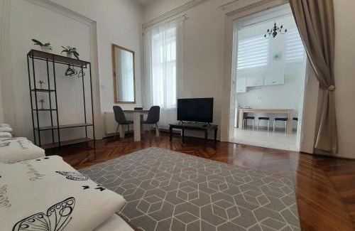 Baja Apartment | Exceptional Stay at Déri Kert Apartmanház with Family Amenities