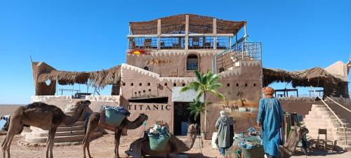 M'Hamid El Ghizlane Hotel | Explore Hôtel Titanic Lac Irik: Pet-Friendly Getaway