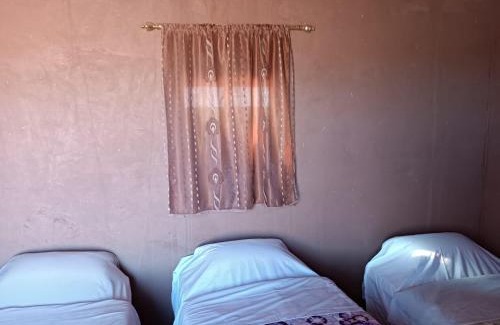 M'Hamid El Ghizlane Hotel | Explore Hôtel Titanic Lac Irik: Pet-Friendly Getaway