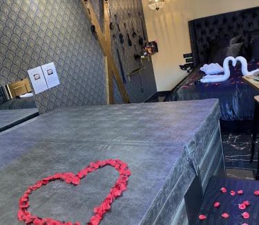 Frenouville Hotel | Indulge in Désirs d'une Nuit - Loveroom with Jacuzzi