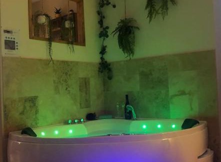 Macon Apartment | Relaxing Spa Retreat in Historic Mâcon - Rated 9.3/10