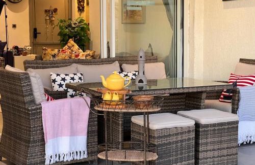 Achakkar Apartment | Relaxing Beachfront Getaway with Family-Friendly Amenities