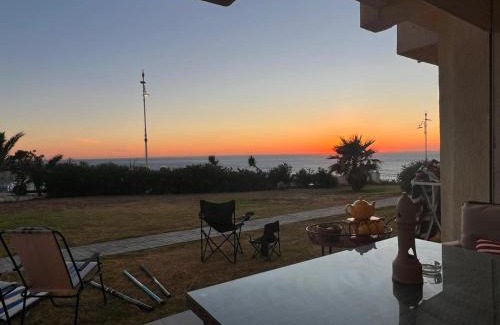 Achakkar Apartment | Relaxing Beachfront Getaway with Family-Friendly Amenities