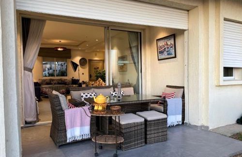 Achakkar Apartment | Relaxing Beachfront Getaway with Family-Friendly Amenities
