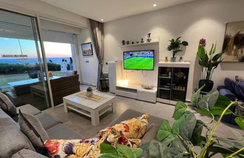 Achakkar Apartment | Relaxing Beachfront Getaway with Family-Friendly Amenities