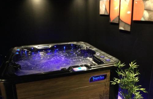 Saint-Inglevert House | Escape to Détour d’un soir: Spa & Hot Tub Retreat