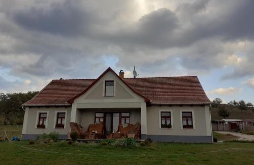 Cserepfalu House | Discover Dósa tanya: Guest Rated 9/10 with Great Amenities