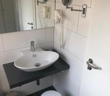 Jessen Hotel | Relax at Döbelts Hotel Schützenhaus Jessen with Pet-Friendly Access