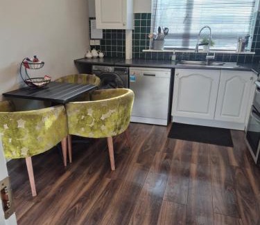 Carrigaline House | Discover Dún Eoin Carrigaline with Fully Equipped Kitchen