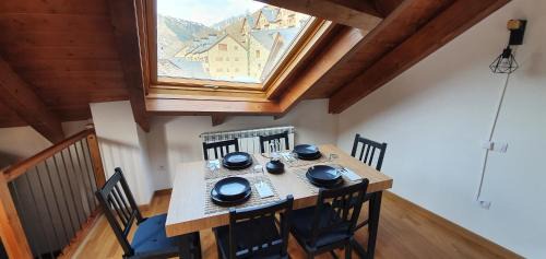 Taull Apartment | Elegant Duplex with Parking and Exceptional Guest Ratings