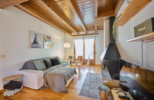 Bellver de Cerdanya Apartment | Experience Dúplex Bellver: 4-Star Pet & Child Friendly Stay