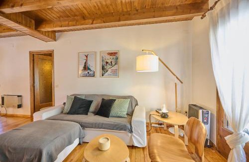 Bellver de Cerdanya Apartment | Experience Dúplex Bellver: 4-Star Pet & Child Friendly Stay